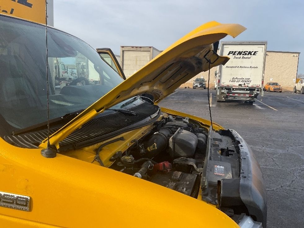 Light Duty Box Truck-Light and Medium Duty Trucks-Ford-2021-E350-Gahanna-OH-101,070\n\t\tmiles-$ 25,250 - Image 23