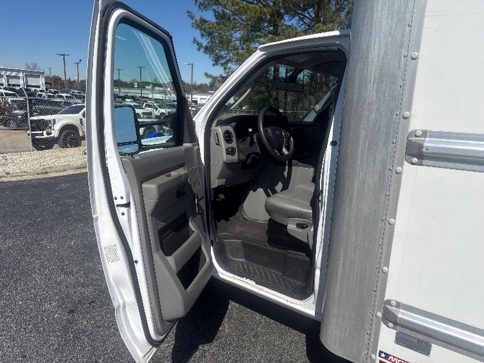 Light Duty Box Truck-Light and Medium Duty Trucks-Ford-2021-E350-Gainesville-GA-89,286\n\t\tmiles-$ 31,000 - Image 16