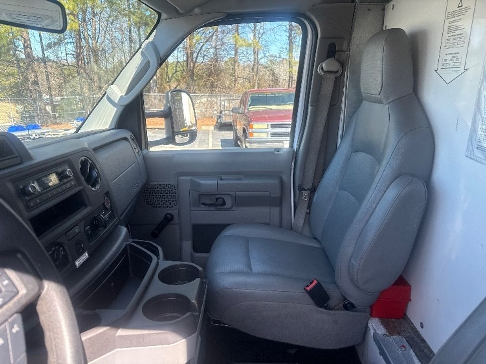 Light Duty Box Truck-Light and Medium Duty Trucks-Ford-2021-E350-Gainesville-GA-89,286\n\t\tmiles-$ 31,000 - Image 19