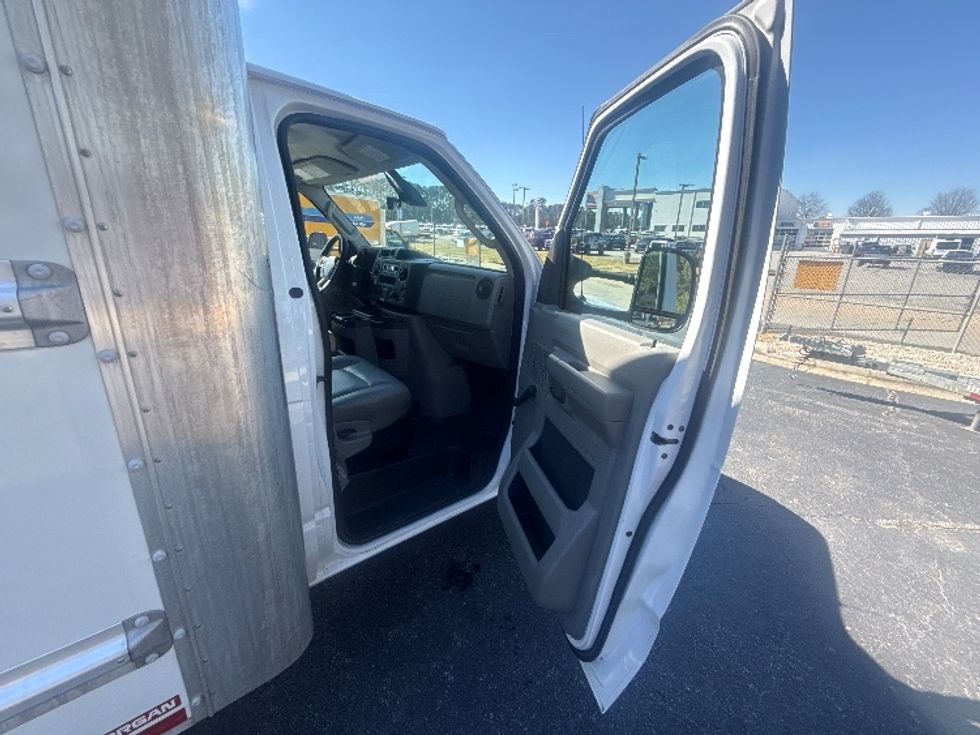 Light Duty Box Truck-Light and Medium Duty Trucks-Ford-2021-E350-Gainesville-GA-89,286\n\t\tmiles-$ 31,000 - Image 20