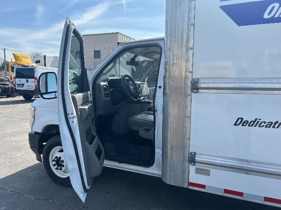 Light Duty Box Truck-Light and Medium Duty Trucks-Ford-2021-E350-Garland-TX-92,402\n\t\tmiles-$ 32,250 - Image 16