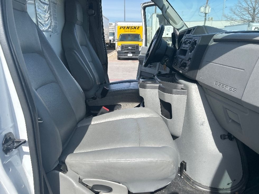 Light Duty Box Truck-Light and Medium Duty Trucks-Ford-2021-E350-Garland-TX-92,402\n\t\tmiles-$ 32,250 - Image 22