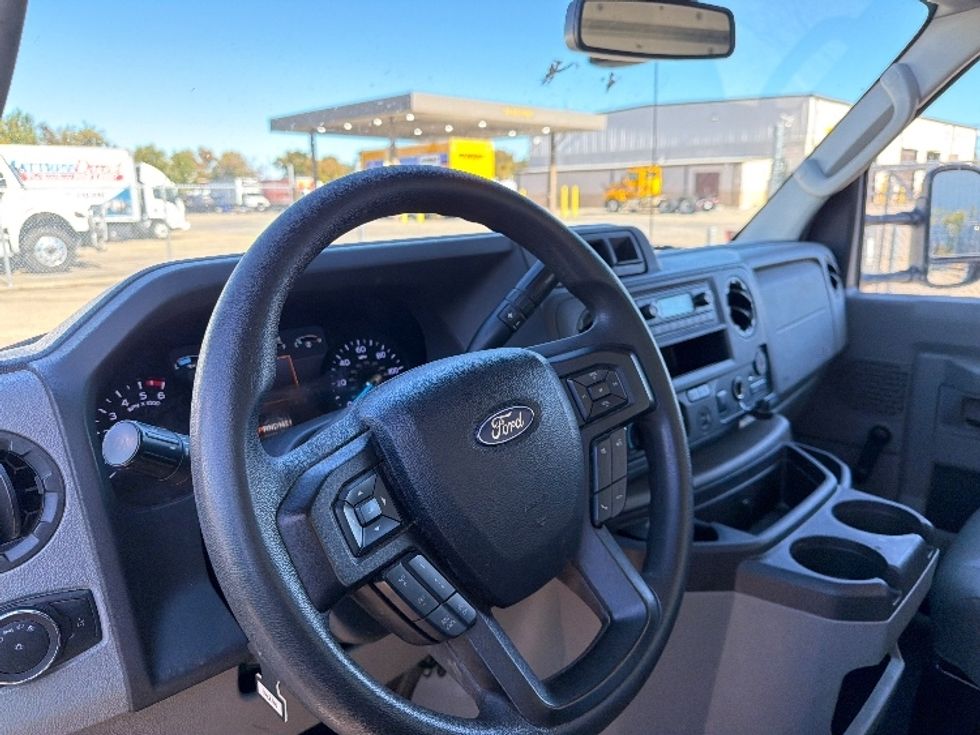 Light Duty Box Truck-Light and Medium Duty Trucks-Ford-2021-E350-Hammond-LA-82,884\n\t\tmiles-$ 32,250 - Image 16