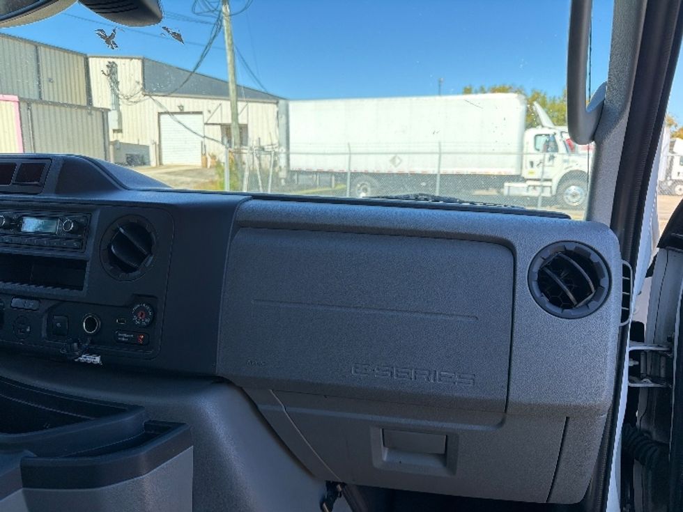 Light Duty Box Truck-Light and Medium Duty Trucks-Ford-2021-E350-Hammond-LA-82,884\n\t\tmiles-$ 32,250 - Image 20