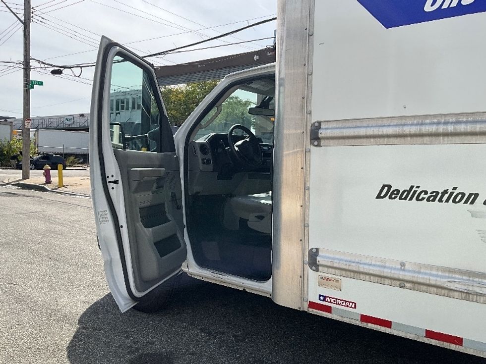 Light Duty Box Truck-Light and Medium Duty Trucks-Ford-2021-E350-Jamaica-NY-113,030\n\t\tmiles-$ 25,000 - Image 15