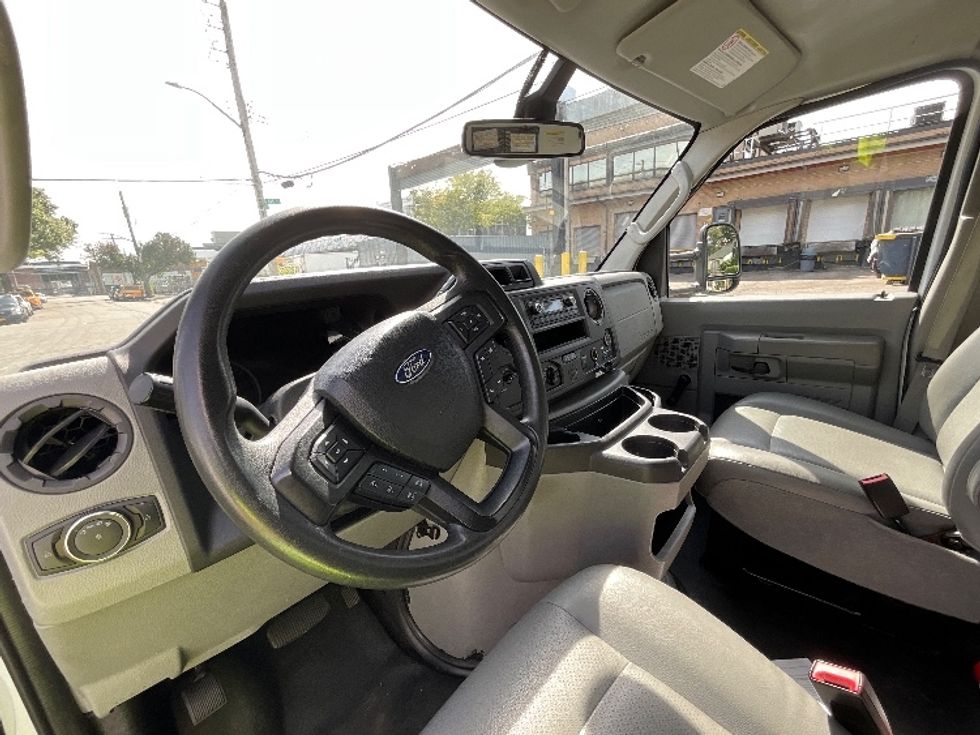 Light Duty Box Truck-Light and Medium Duty Trucks-Ford-2021-E350-Jamaica-NY-113,030\n\t\tmiles-$ 25,000 - Image 16
