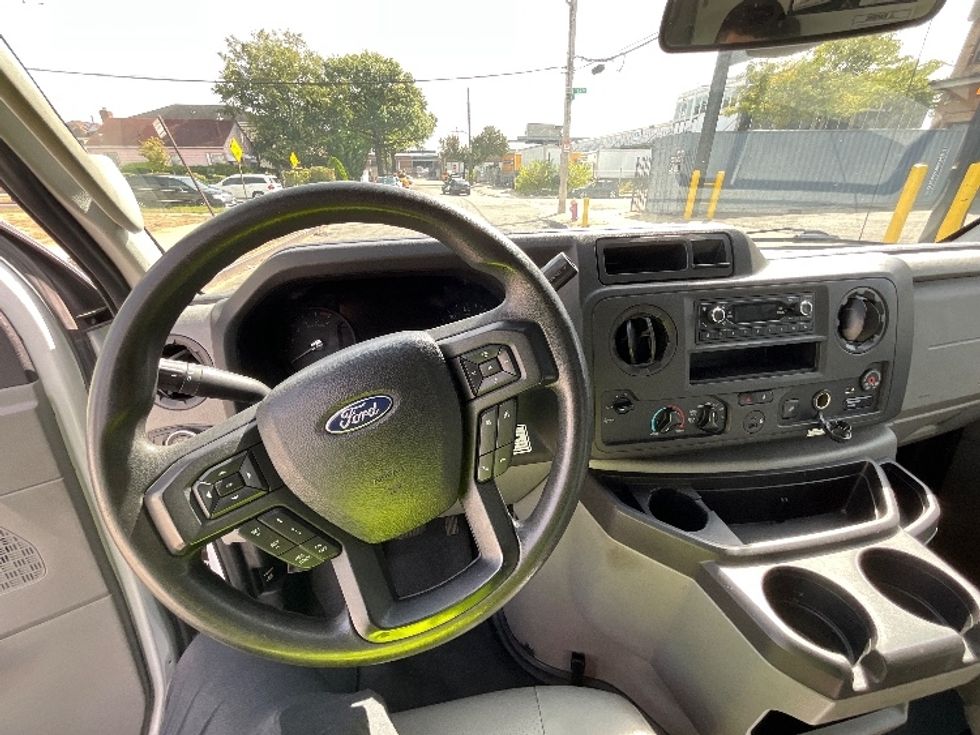 Light Duty Box Truck-Light and Medium Duty Trucks-Ford-2021-E350-Jamaica-NY-113,030\n\t\tmiles-$ 25,000 - Image 17