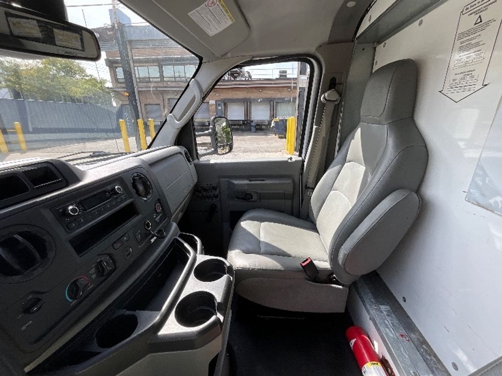 Light Duty Box Truck-Light and Medium Duty Trucks-Ford-2021-E350-Jamaica-NY-113,030\n\t\tmiles-$ 25,000 - Image 18