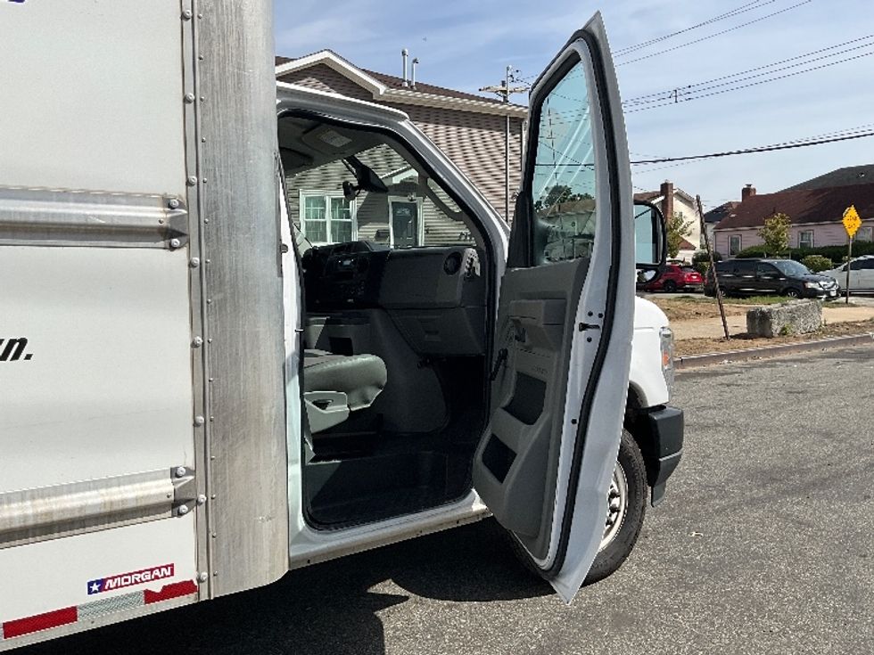 Light Duty Box Truck-Light and Medium Duty Trucks-Ford-2021-E350-Jamaica-NY-113,030\n\t\tmiles-$ 25,000 - Image 19