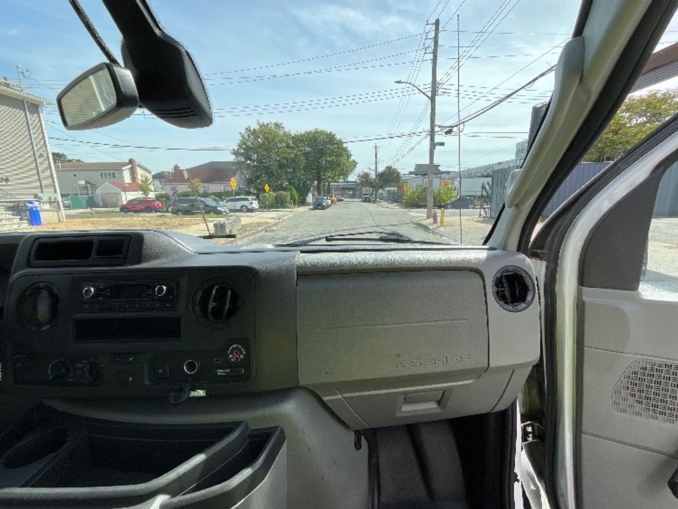 Light Duty Box Truck-Light and Medium Duty Trucks-Ford-2021-E350-Jamaica-NY-113,030\n\t\tmiles-$ 25,000 - Image 20