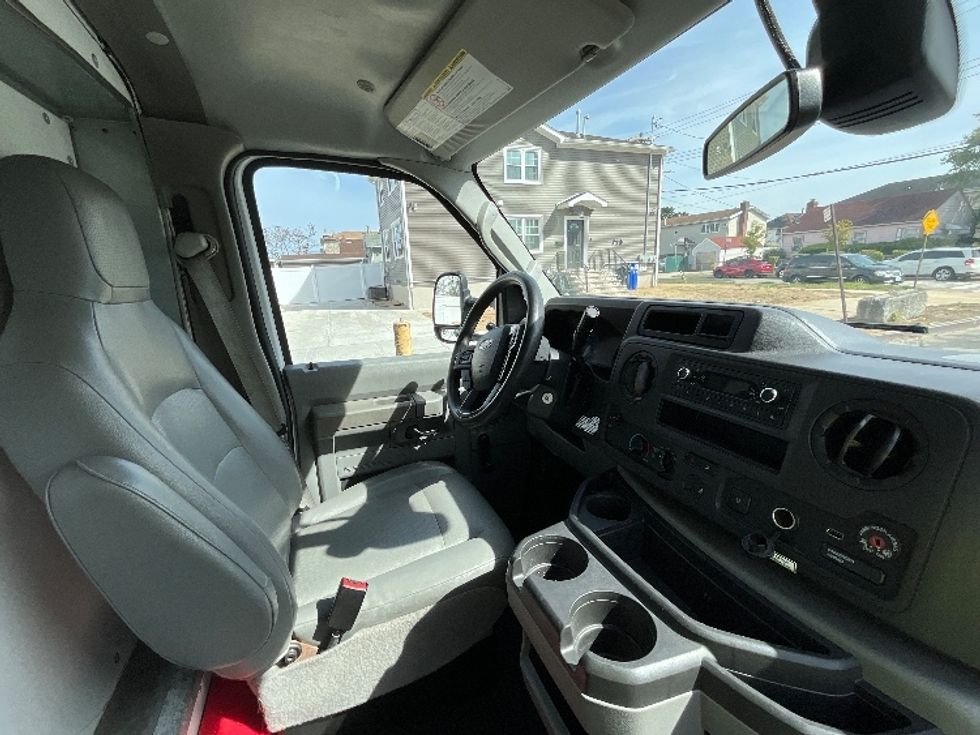 Light Duty Box Truck-Light and Medium Duty Trucks-Ford-2021-E350-Jamaica-NY-113,030\n\t\tmiles-$ 25,000 - Image 21