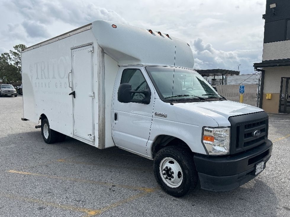Light Duty Box Truck-Light and Medium Duty Trucks-Ford-2021-E350-Katy-TX-82,557\n\t\tmiles-$ 27,250 - Image 1