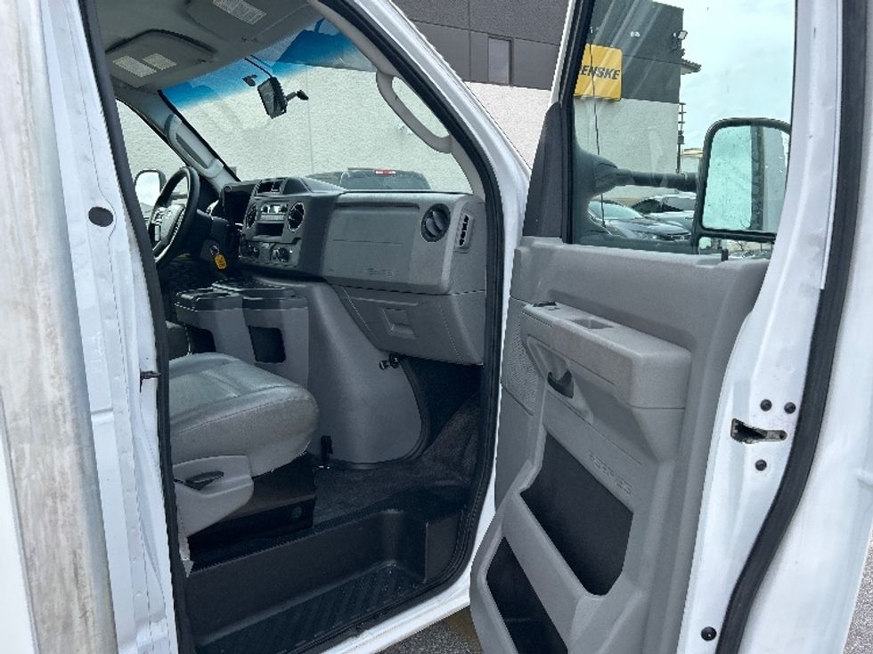 Light Duty Box Truck-Light and Medium Duty Trucks-Ford-2021-E350-Katy-TX-82,557\n\t\tmiles-$ 27,250 - Image 17