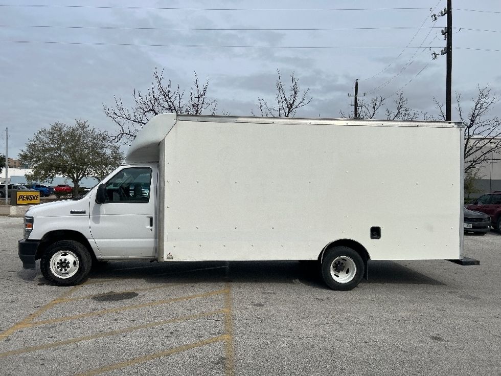 Light Duty Box Truck-Light and Medium Duty Trucks-Ford-2021-E350-Katy-TX-82,557\n\t\tmiles-$ 27,250 - Image 4