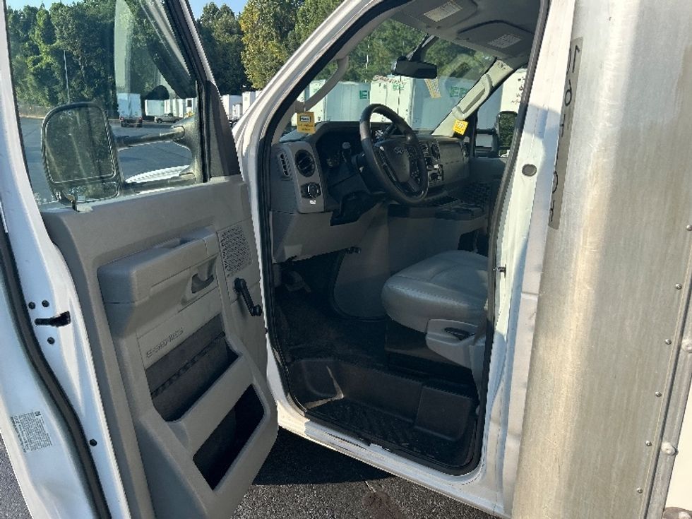 Light Duty Box Truck-Light and Medium Duty Trucks-Ford-2021-E350-Kennesaw-GA-108,791\n\t\tmiles-$ 29,500 - Image 15