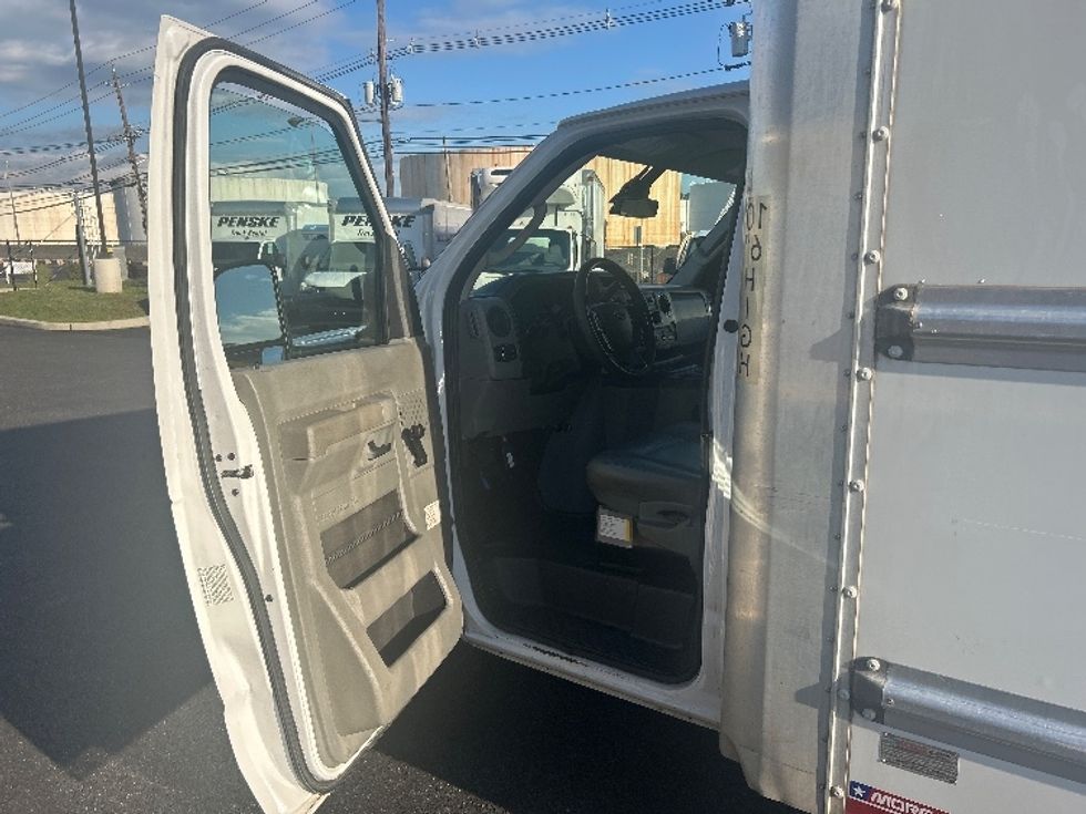 Light Duty Box Truck-Light and Medium Duty Trucks-Ford-2021-E350-Linden-NJ-107,437\n\t\tmiles-$ 26,000 - Image 14