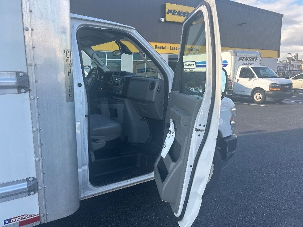 Light Duty Box Truck-Light and Medium Duty Trucks-Ford-2021-E350-Linden-NJ-107,437\n\t\tmiles-$ 26,000 - Image 18