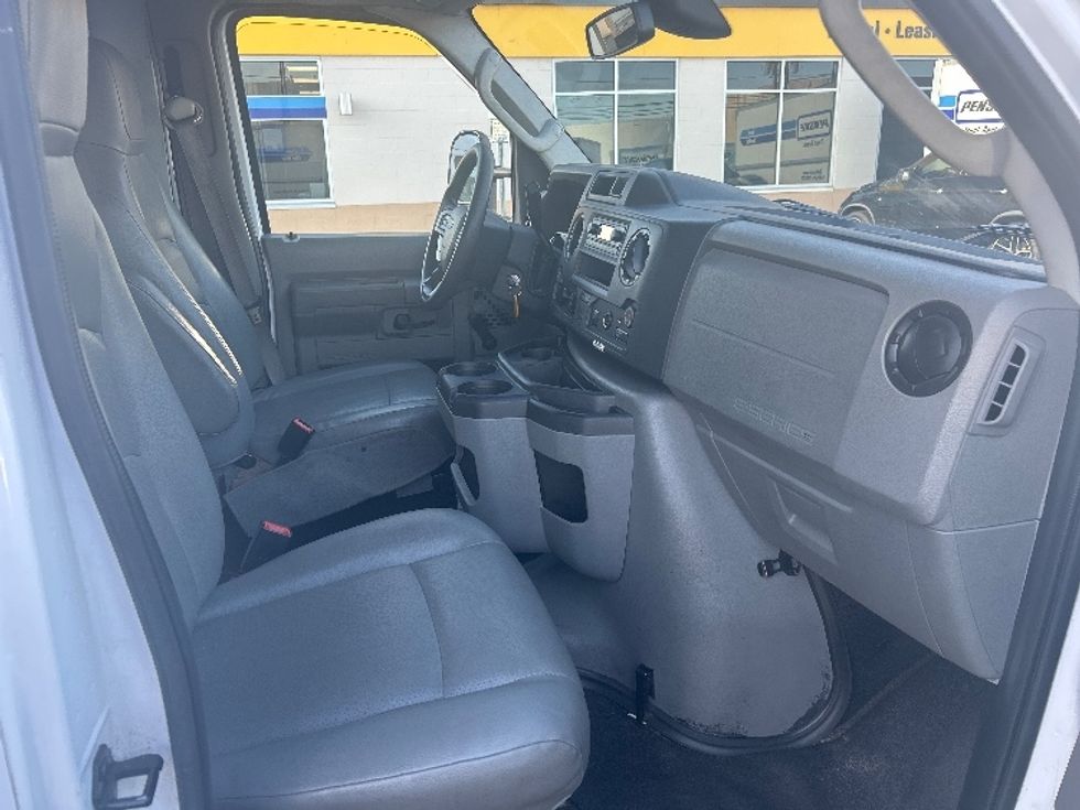 Light Duty Box Truck-Light and Medium Duty Trucks-Ford-2021-E350-Linden-NJ-107,437\n\t\tmiles-$ 26,000 - Image 20