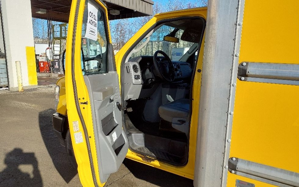 Light Duty Box Truck-Light and Medium Duty Trucks-Ford-2021-E350-Londonderry-NH-107,124\n\t\tmiles-$ 23,750 - Image 16