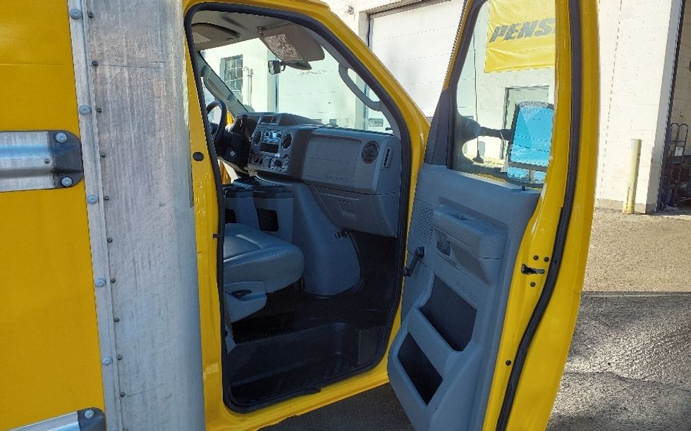 Light Duty Box Truck-Light and Medium Duty Trucks-Ford-2021-E350-Londonderry-NH-107,124\n\t\tmiles-$ 23,750 - Image 20