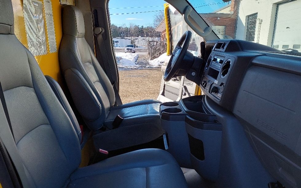 Light Duty Box Truck-Light and Medium Duty Trucks-Ford-2021-E350-Londonderry-NH-107,124\n\t\tmiles-$ 23,750 - Image 22