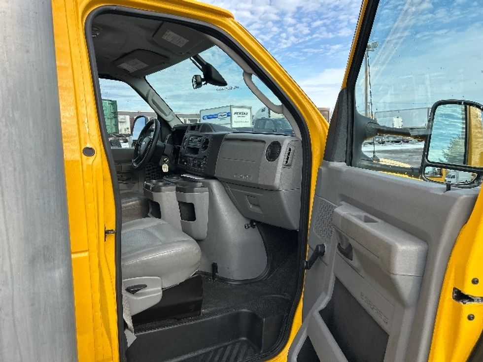 Light Duty Box Truck-Light and Medium Duty Trucks-Ford-2021-E350-Londonderry-NH-94,300\n\t\tmiles-$ 25,250 - Image 20