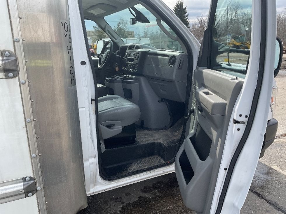Light Duty Box Truck-Light and Medium Duty Trucks-Ford-2021-E350-Londonderry-NH-99,562\n\t\tmiles-$ 28,000 - Image 20