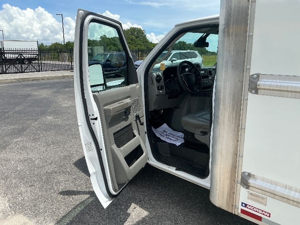 Light Duty Box Truck-Light and Medium Duty Trucks-Ford-2021-E350-Miami-FL-100,497\n\t\tmiles-$ 29,000 - Image 13
