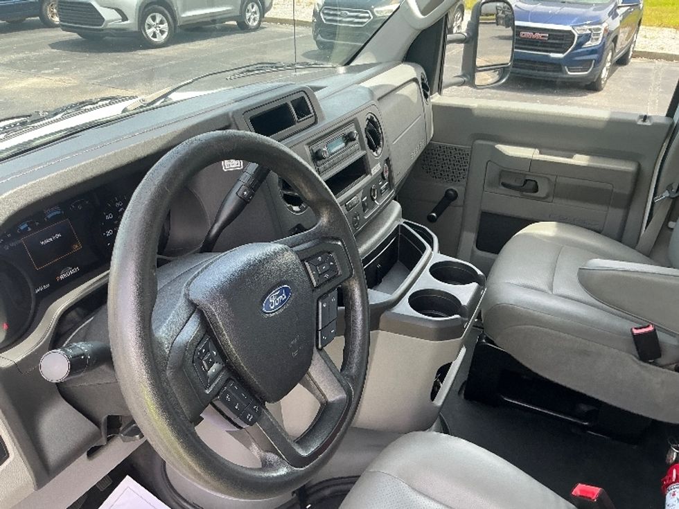 Light Duty Box Truck-Light and Medium Duty Trucks-Ford-2021-E350-Miami-FL-100,497\n\t\tmiles-$ 29,000 - Image 14