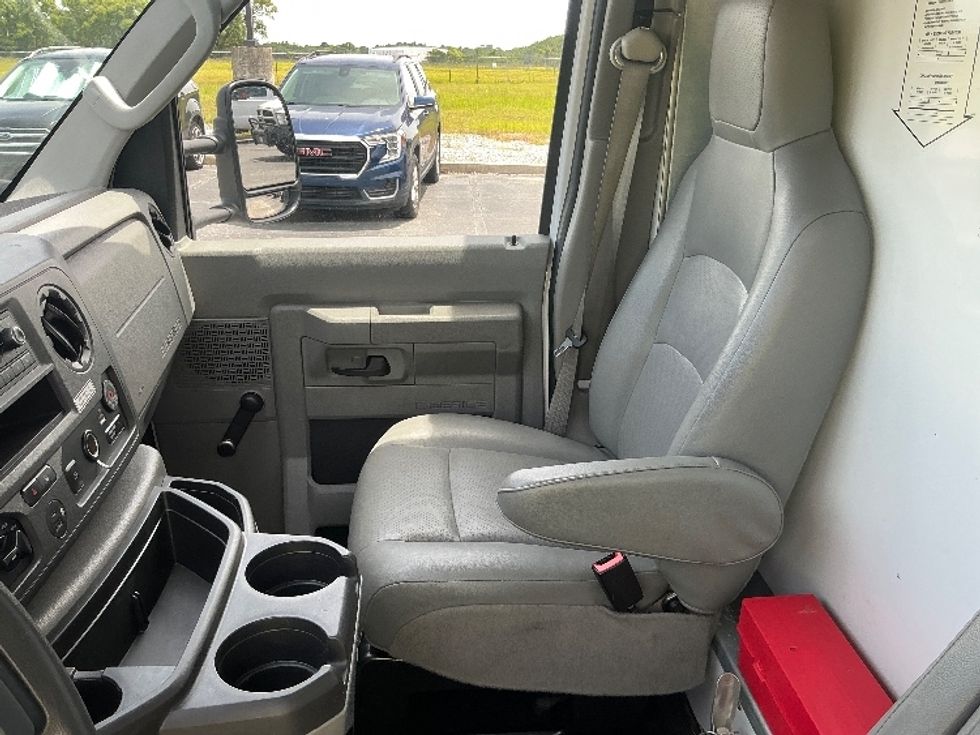 Light Duty Box Truck-Light and Medium Duty Trucks-Ford-2021-E350-Miami-FL-100,497\n\t\tmiles-$ 29,000 - Image 16