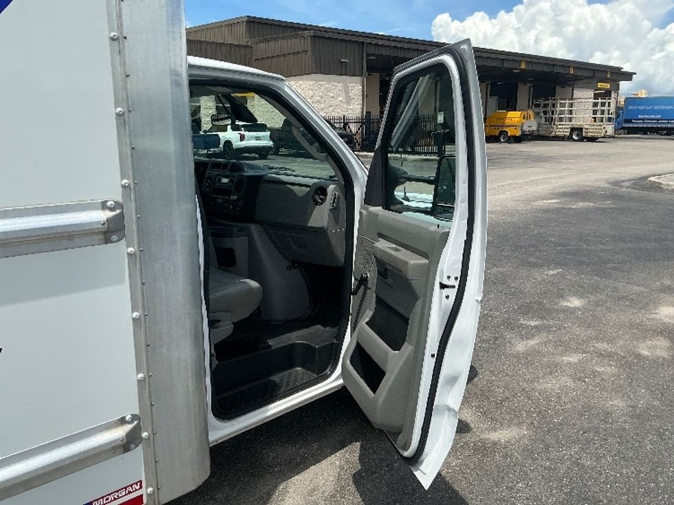 Light Duty Box Truck-Light and Medium Duty Trucks-Ford-2021-E350-Miami-FL-100,497\n\t\tmiles-$ 29,000 - Image 17