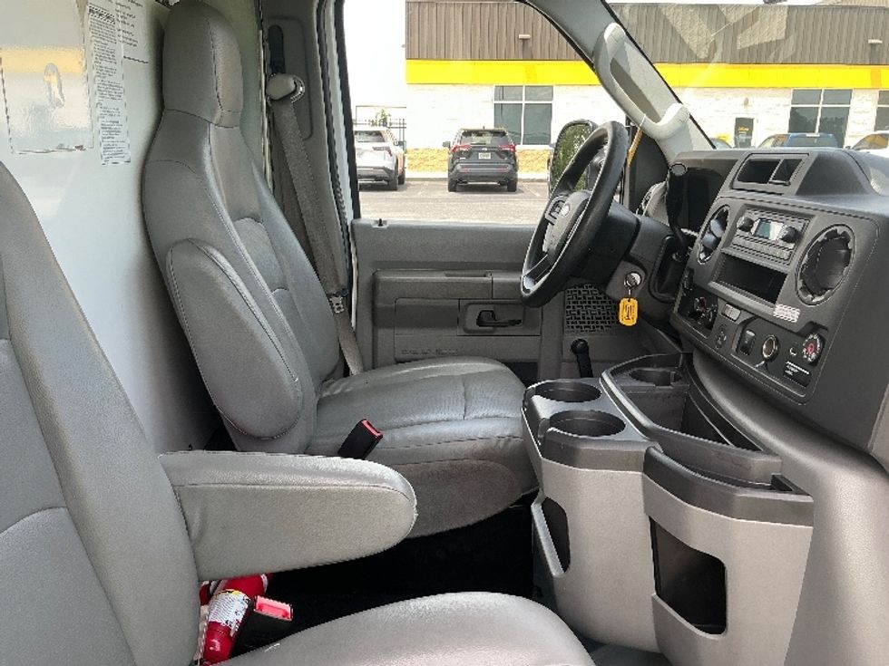 Light Duty Box Truck-Light and Medium Duty Trucks-Ford-2021-E350-Miami-FL-100,497\n\t\tmiles-$ 29,000 - Image 19