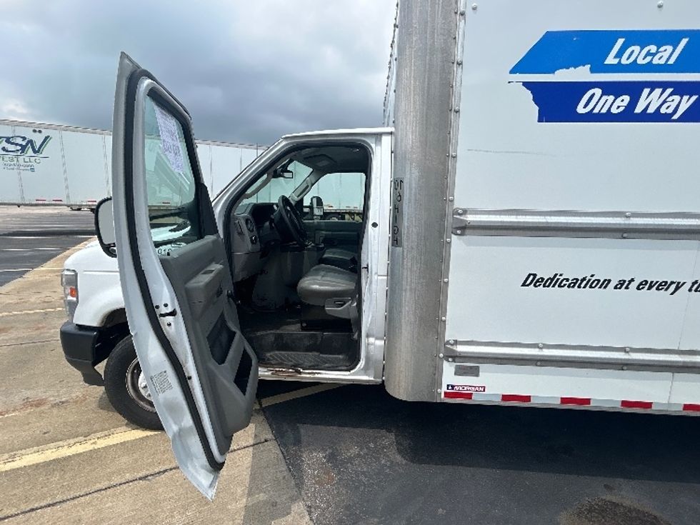 Light Duty Box Truck-Light and Medium Duty Trucks-Ford-2021-E350-Middlefield-OH-106,323\n\t\tmiles-$ 26,000 - Image 16