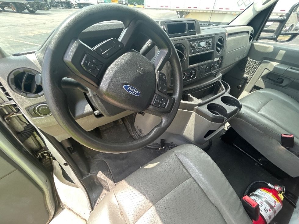 Light Duty Box Truck-Light and Medium Duty Trucks-Ford-2021-E350-Middlefield-OH-106,323\n\t\tmiles-$ 26,000 - Image 17