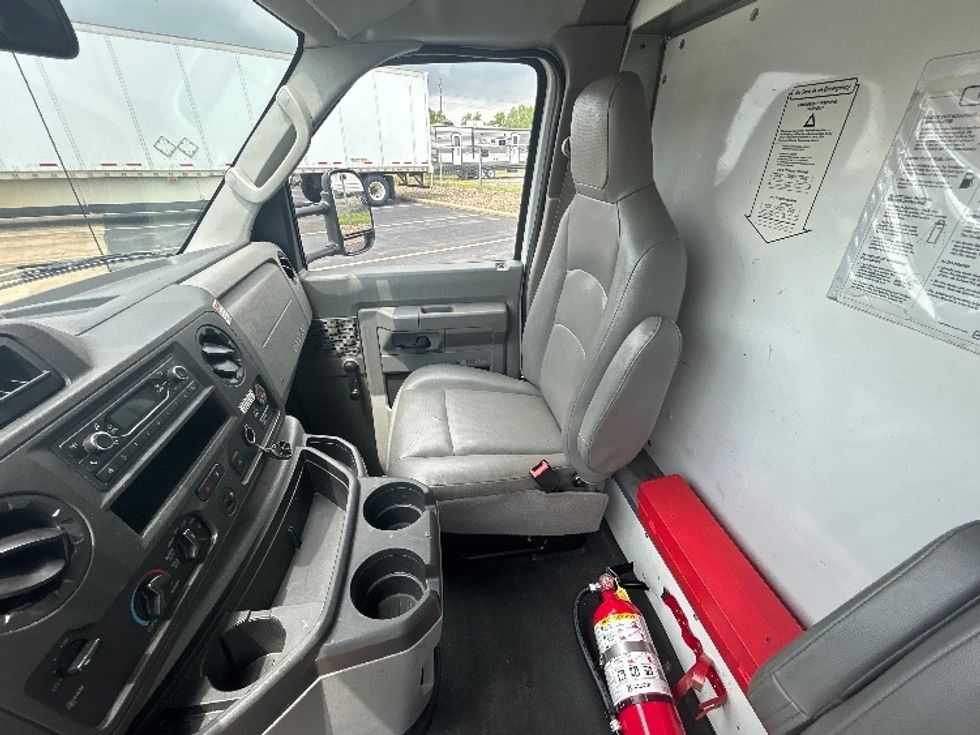 Light Duty Box Truck-Light and Medium Duty Trucks-Ford-2021-E350-Middlefield-OH-106,323\n\t\tmiles-$ 26,000 - Image 19