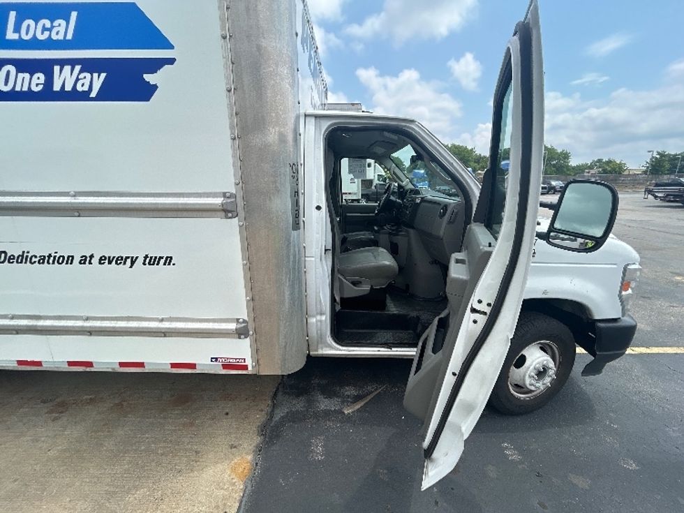 Light Duty Box Truck-Light and Medium Duty Trucks-Ford-2021-E350-Middlefield-OH-106,323\n\t\tmiles-$ 26,000 - Image 20