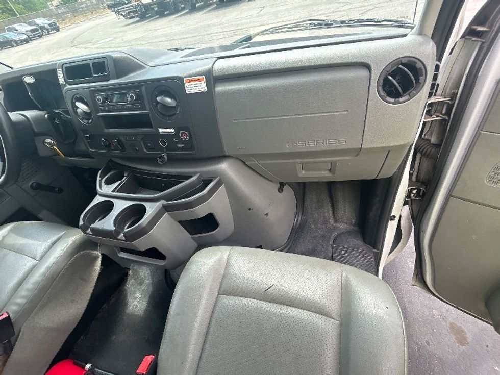 Light Duty Box Truck-Light and Medium Duty Trucks-Ford-2021-E350-Middlefield-OH-106,323\n\t\tmiles-$ 26,000 - Image 21