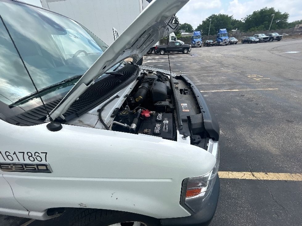 Light Duty Box Truck-Light and Medium Duty Trucks-Ford-2021-E350-Middlefield-OH-106,323\n\t\tmiles-$ 26,000 - Image 23