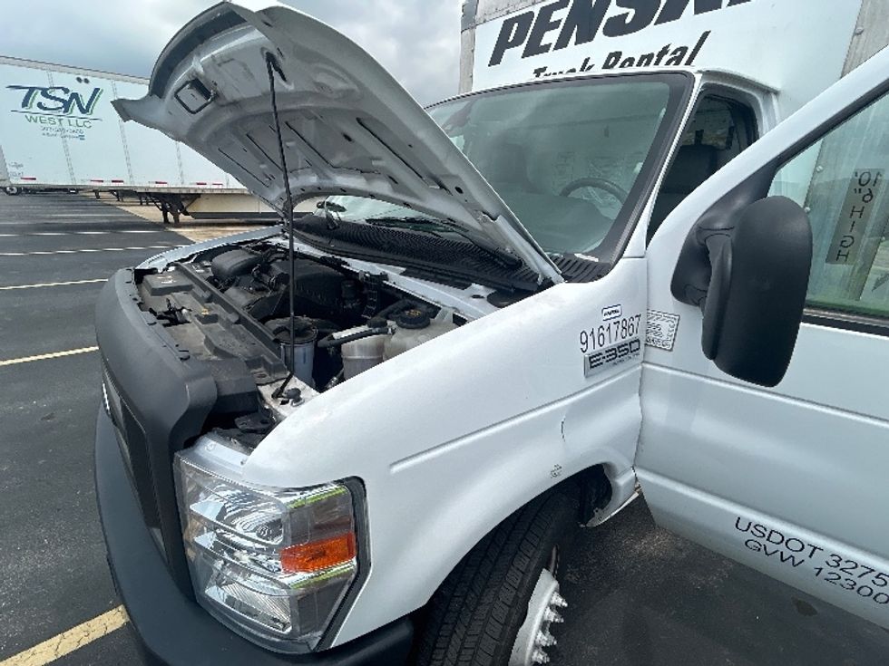Light Duty Box Truck-Light and Medium Duty Trucks-Ford-2021-E350-Middlefield-OH-106,323\n\t\tmiles-$ 26,000 - Image 24