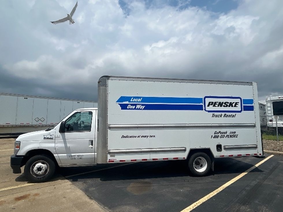 Light Duty Box Truck-Light and Medium Duty Trucks-Ford-2021-E350-Middlefield-OH-106,323\n\t\tmiles-$ 26,000 - Image 4