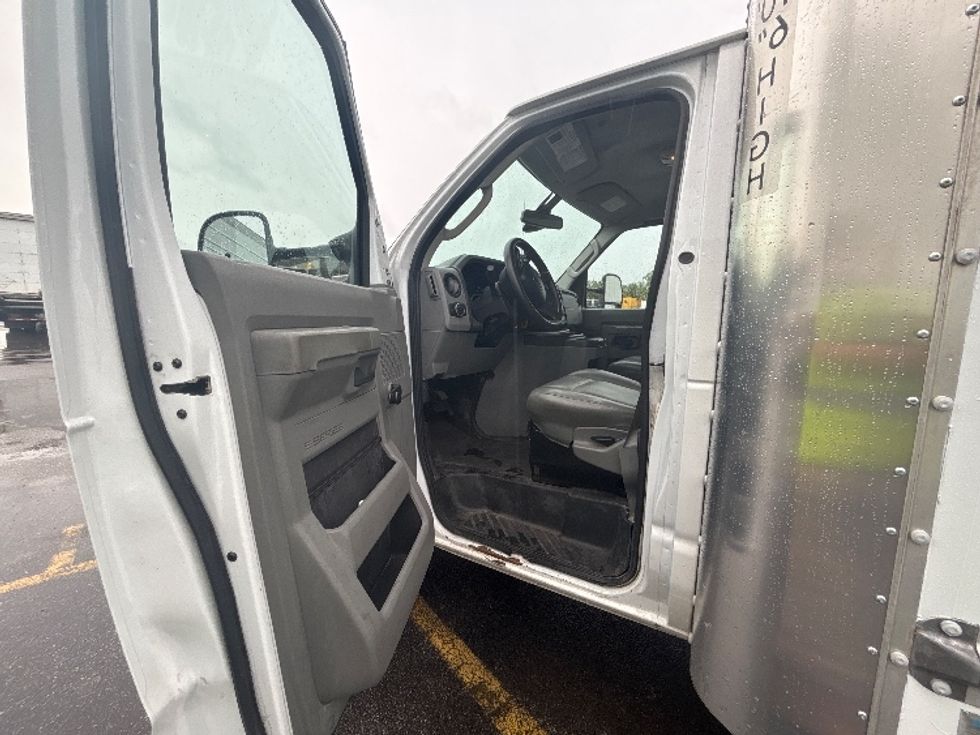Light Duty Box Truck-Light and Medium Duty Trucks-Ford-2021-E350-Middlefield-OH-106,779\n\t\tmiles-$ 27,500 - Image 15