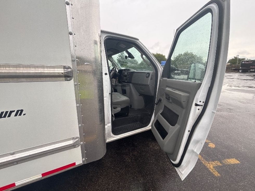 Light Duty Box Truck-Light and Medium Duty Trucks-Ford-2021-E350-Middlefield-OH-106,779\n\t\tmiles-$ 27,500 - Image 19