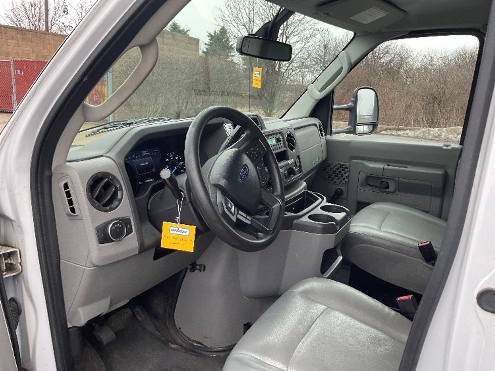 Light Duty Box Truck-Light and Medium Duty Trucks-Ford-2021-E350-Middlefield-OH-110,627\n\t\tmiles-$ 27,000 - Image 15
