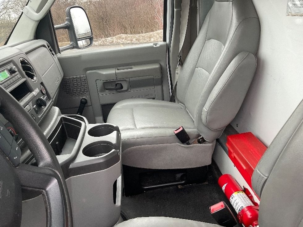 Light Duty Box Truck-Light and Medium Duty Trucks-Ford-2021-E350-Middlefield-OH-110,627\n\t\tmiles-$ 27,000 - Image 17