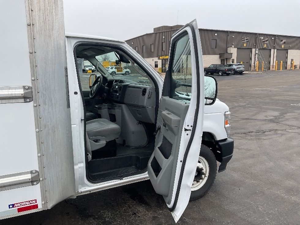 Light Duty Box Truck-Light and Medium Duty Trucks-Ford-2021-E350-Middlefield-OH-110,627\n\t\tmiles-$ 27,000 - Image 18