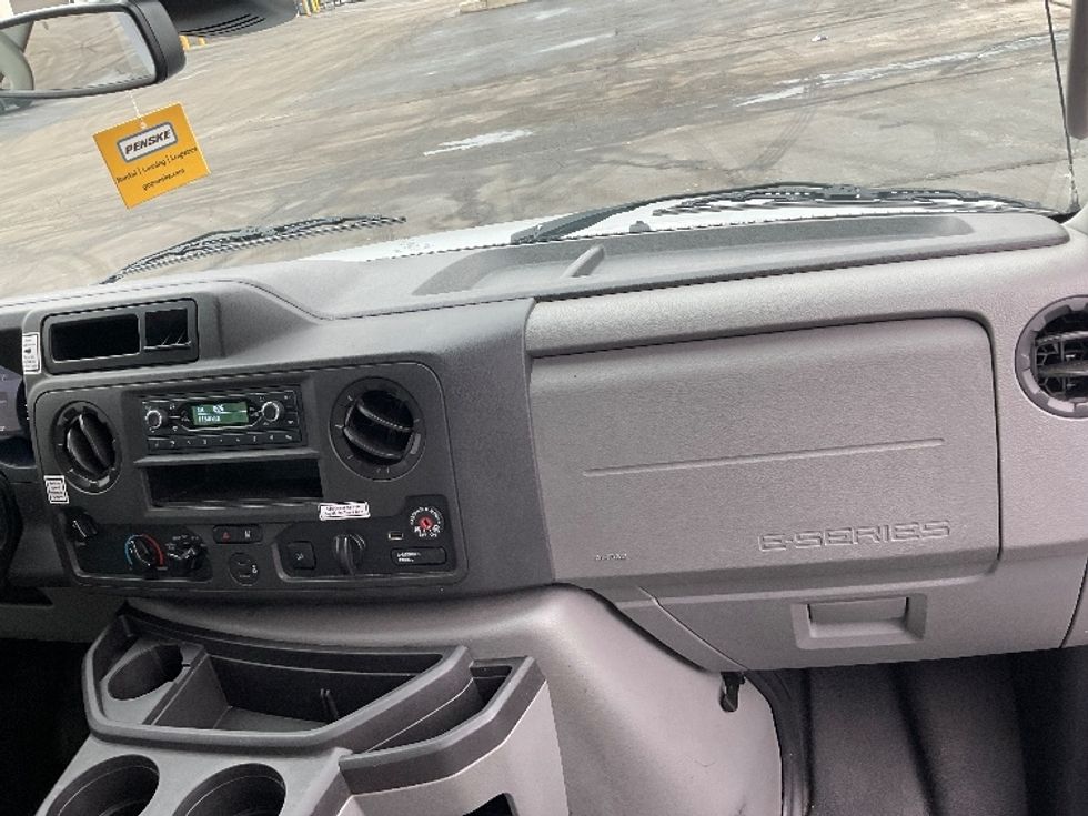 Light Duty Box Truck-Light and Medium Duty Trucks-Ford-2021-E350-Middlefield-OH-110,627\n\t\tmiles-$ 27,000 - Image 19