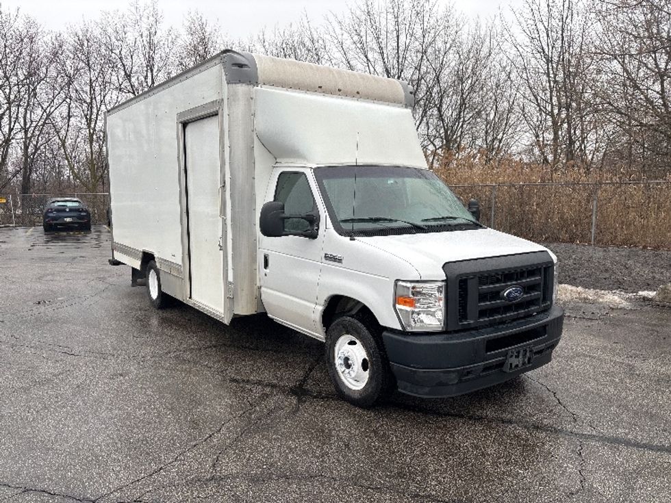 Light Duty Box Truck-Light and Medium Duty Trucks-Ford-2021-E350-Middlefield-OH-120,279\n\t\tmiles-$ 26,000 - Image 1