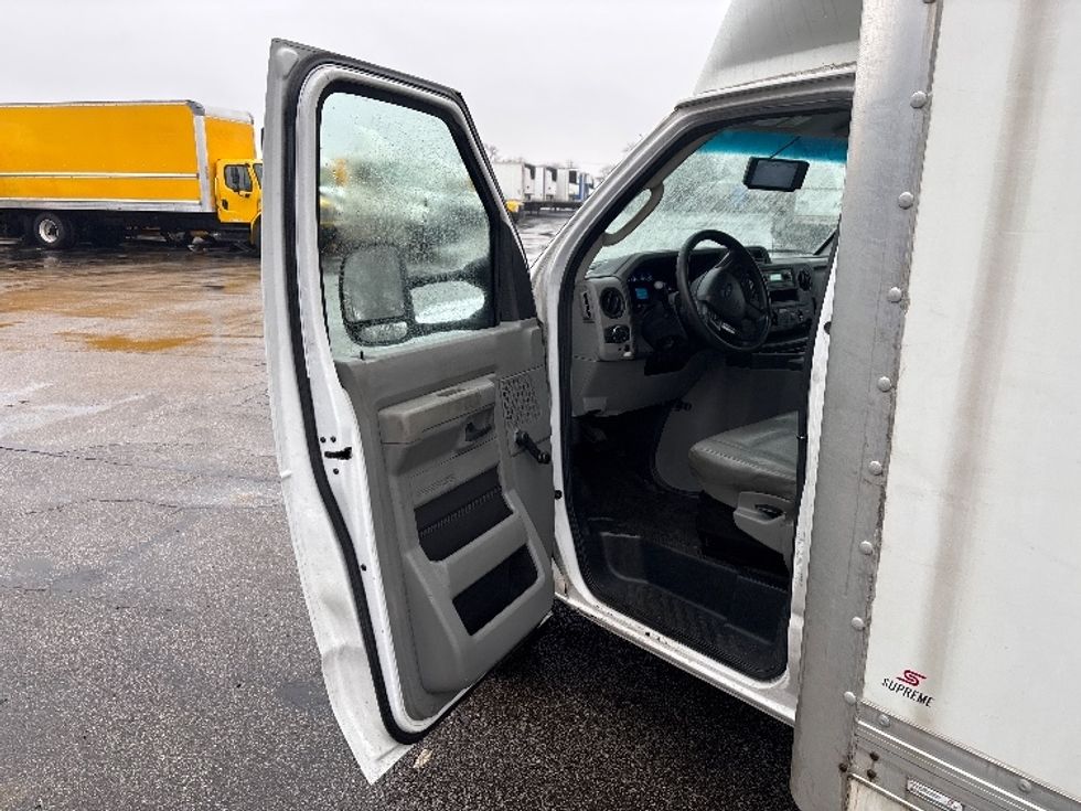 Light Duty Box Truck-Light and Medium Duty Trucks-Ford-2021-E350-Middlefield-OH-120,279\n\t\tmiles-$ 26,000 - Image 15