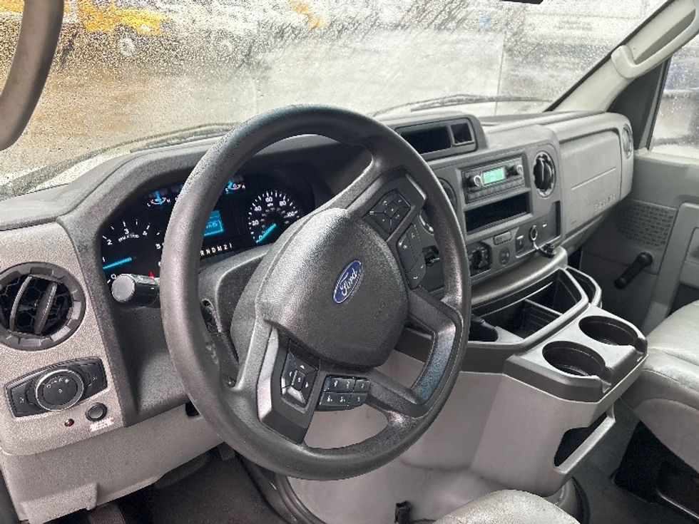Light Duty Box Truck-Light and Medium Duty Trucks-Ford-2021-E350-Middlefield-OH-120,279\n\t\tmiles-$ 26,000 - Image 16