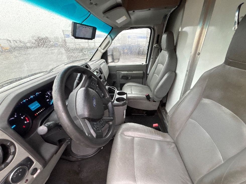Light Duty Box Truck-Light and Medium Duty Trucks-Ford-2021-E350-Middlefield-OH-120,279\n\t\tmiles-$ 26,000 - Image 18